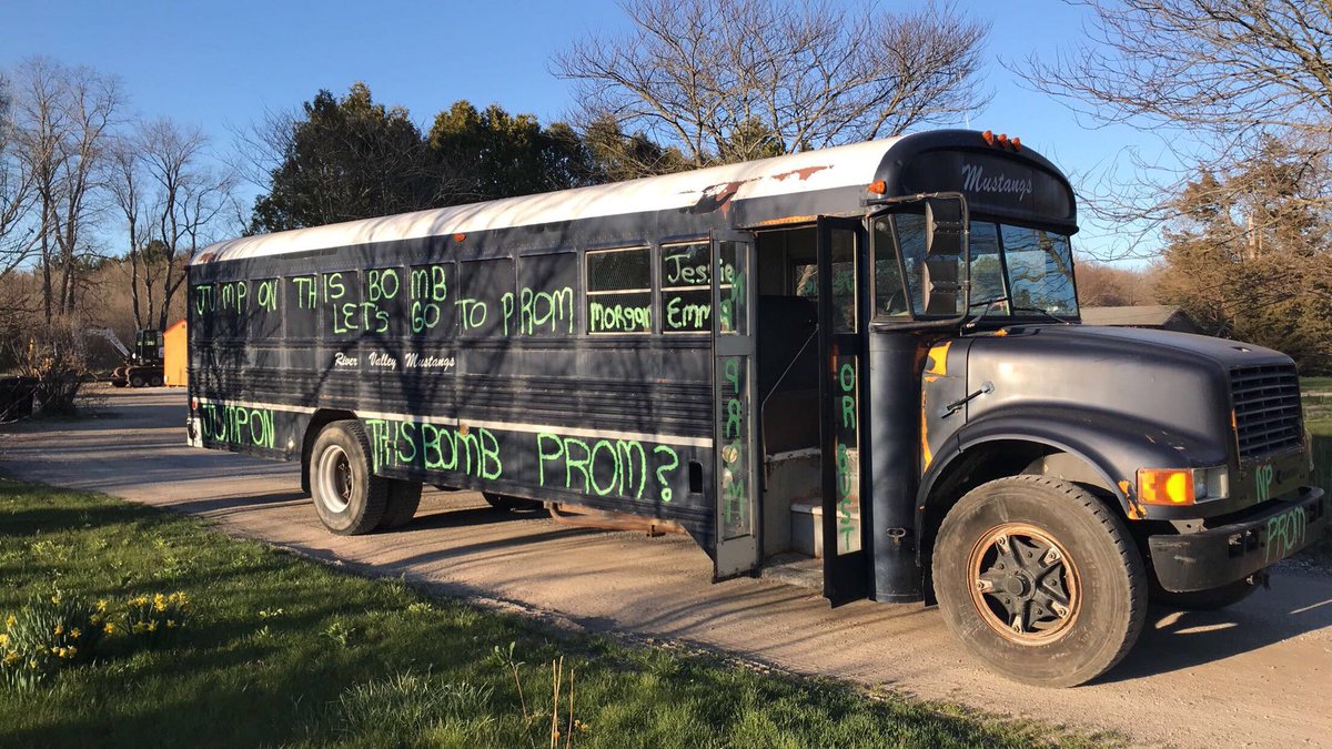 Morgan_Raye33's tweet photo. All aboard the magic school bus #promposal2k18 https://t.co/EVwy988kMI
