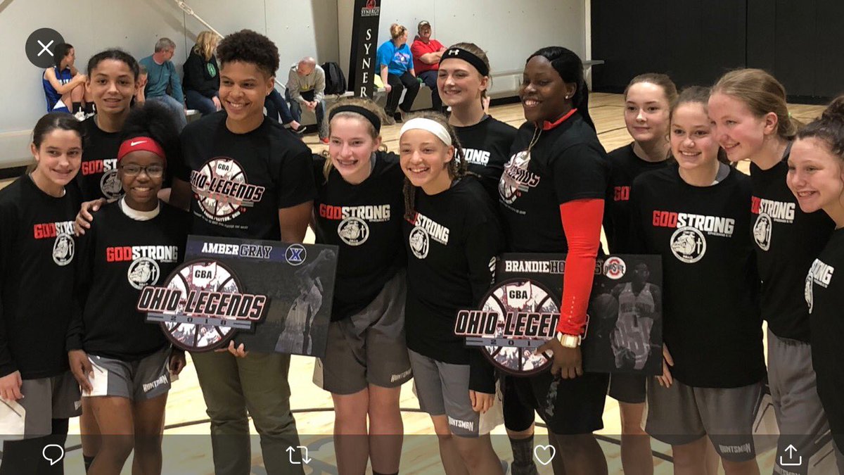 gbabasketball's tweet photo. The Huntsman Eite girls stopped for a pic with our 2018 Ohio Legends Classic honorees Brandie Hoskins and Amber Gray! #TeamGBA #GBA2018 #OhioLegends https://t.co/ohftSdJ9qS