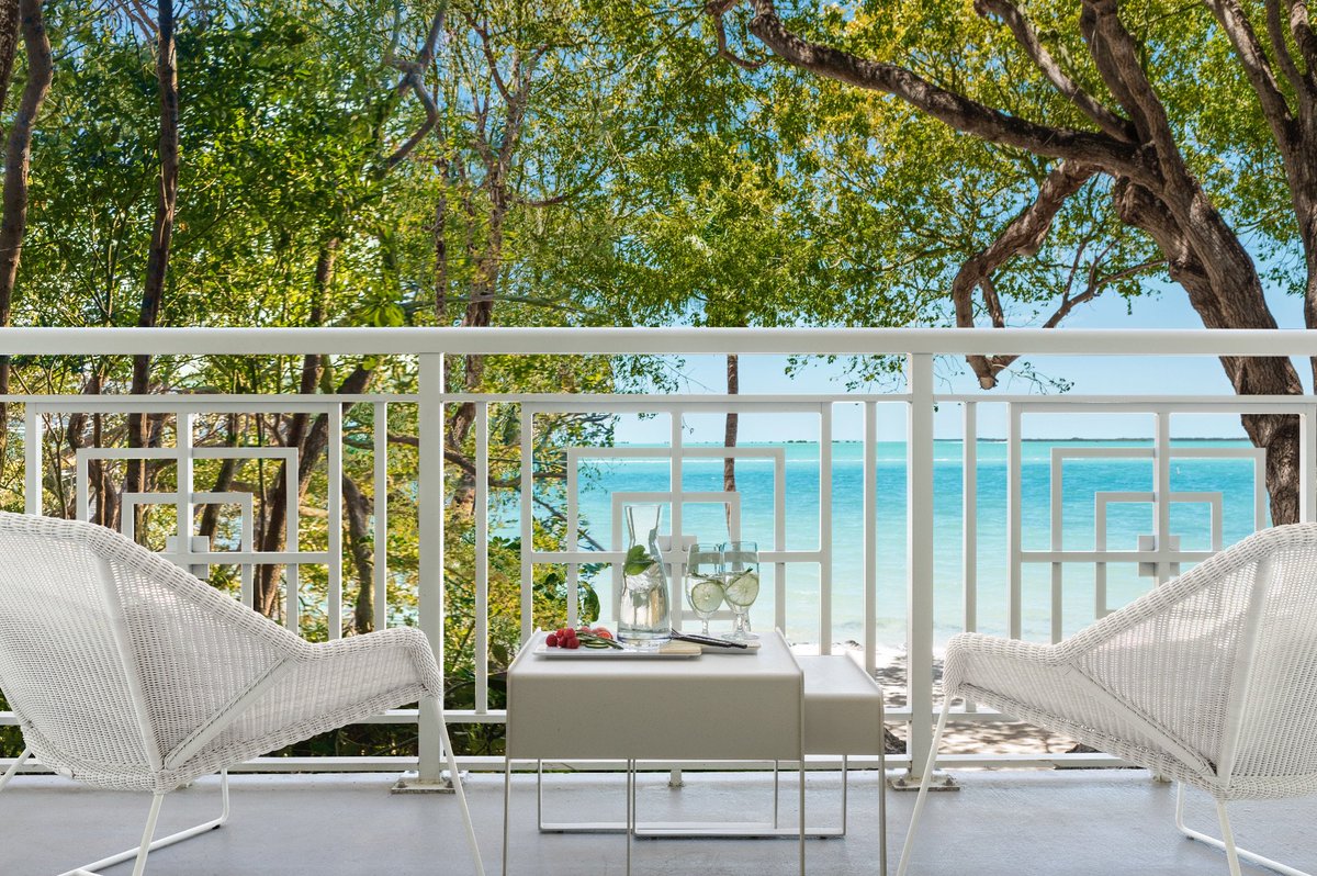 bakerscayresort's tweet photo. Breathe in the tropical breeze on your private balcony. https://t.co/eddgMAT7Oo

#IslandVacation #FloridaKeys #KeyLargo #HiltonCurioCollection https://t.co/wUKt9oJ7qE