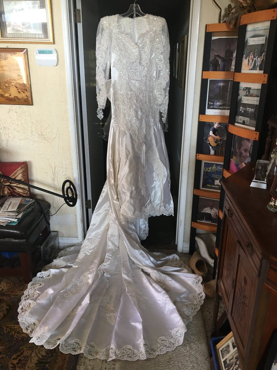 AngelGowns's tweet photo. Thank you, David, for donating such an exquisite dress 😍😍😍 https://t.co/a2xQiV2Ksw