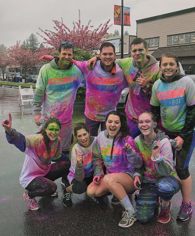 leanna_crawford's tweet image. My least favorite activity with my favorite people 🙈💛 #colorrun2018