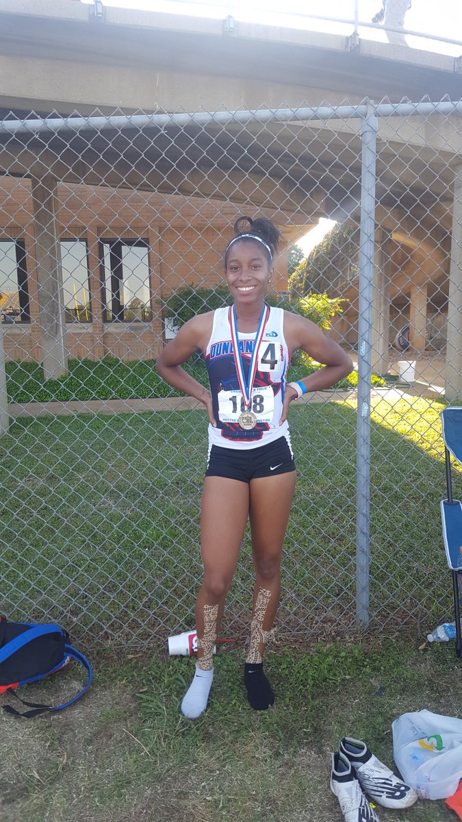 GirlsTrackDHS's tweet photo. STATE BOUND!!! #PSide #200M https://t.co/1jFtVwalE6