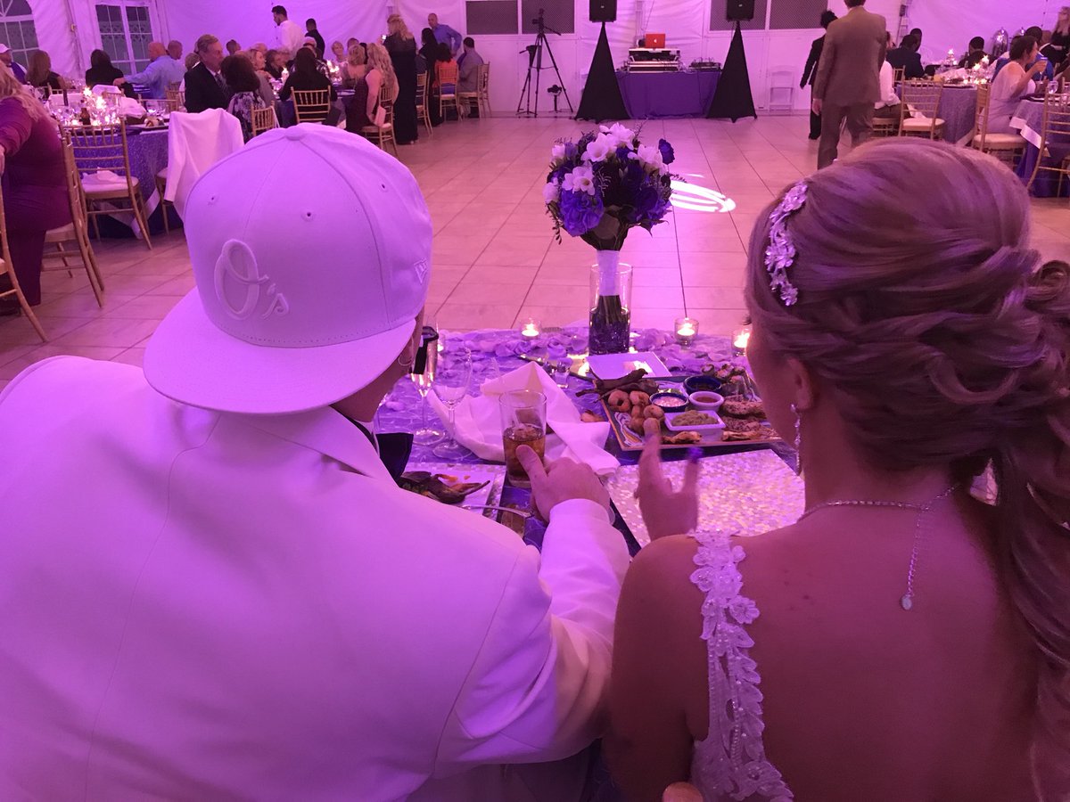 ChipBeale's tweet photo. A true Baltimore romance! #birdland #ravensnation https://t.co/mf36hcaTGx