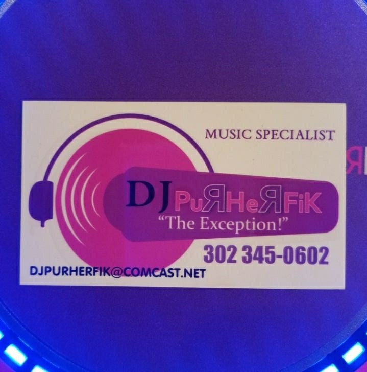 Sikarlounge's tweet photo. It’s Saturday night! Valerie C Chaney is in da building! #smokeandchill #luxury #lifestyle #mydjisbettetthanyours https://t.co/4iKeQxMKBR