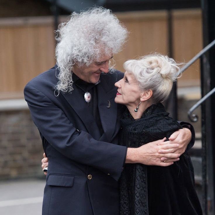 Wishing lovely and beautiful #AnitaDobson a very Happy Birthday! Thanks for loving and taking care of dearest @DrBrianMay #luckytohaveeachother #loveliestcouple 🎂🎁🌷❤️ @OIQFC @brianmaycom @AnitaDobsonFC