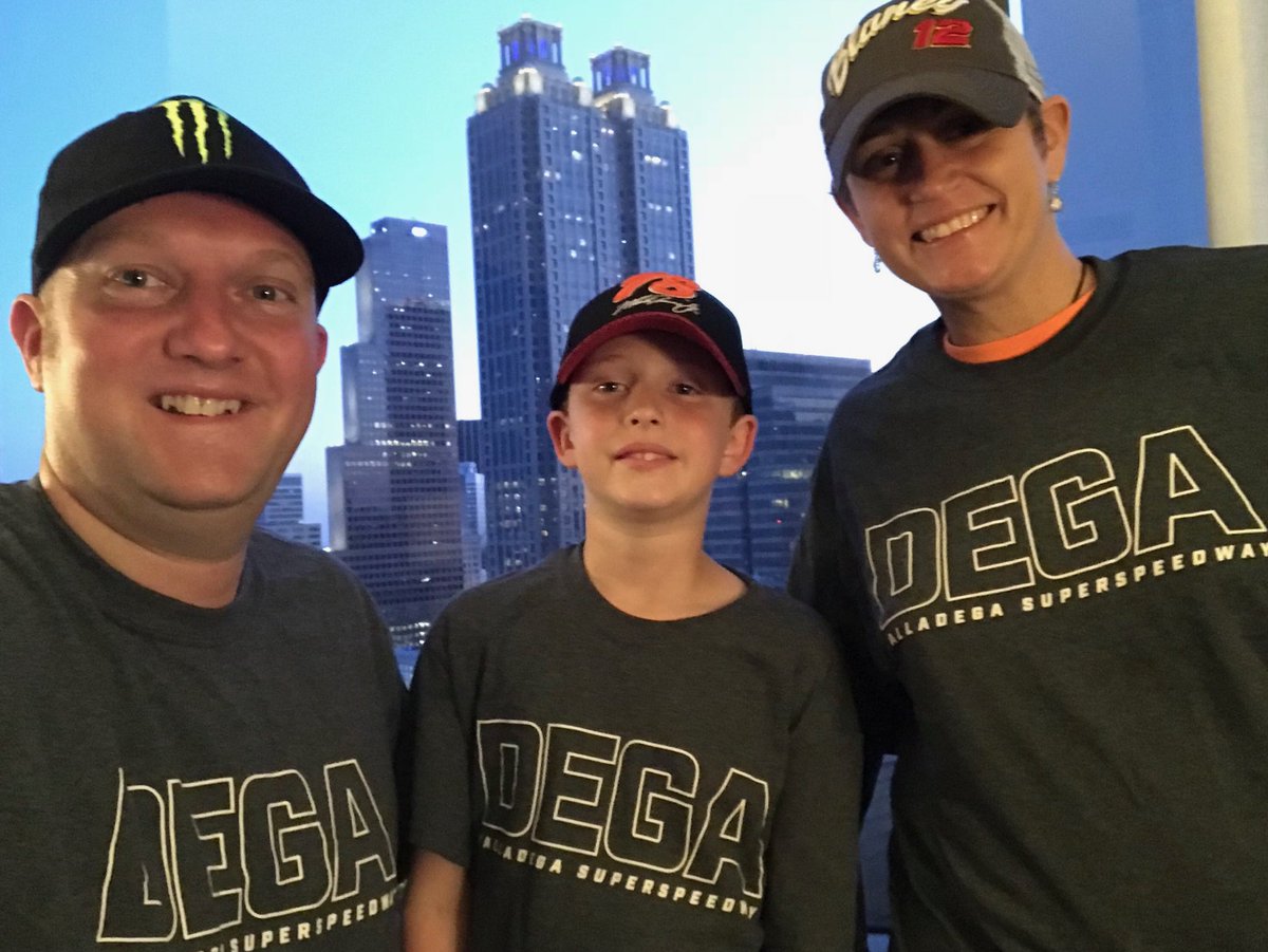 ScottJLamond's tweet photo. Dega bound in the morning from the ATL 🏁
Where you coming from and who you pulling for?

@TalladegaSuperS @NASCAR @ism_vision @MonsterEnergy @KyleBusch @MartinTruex_Jr @Blaney @JoeGibbsRacing @FRRacingTeam @Team_Penske #geico500 #nascar #nascarnation https://t.co/upsXdRbALi