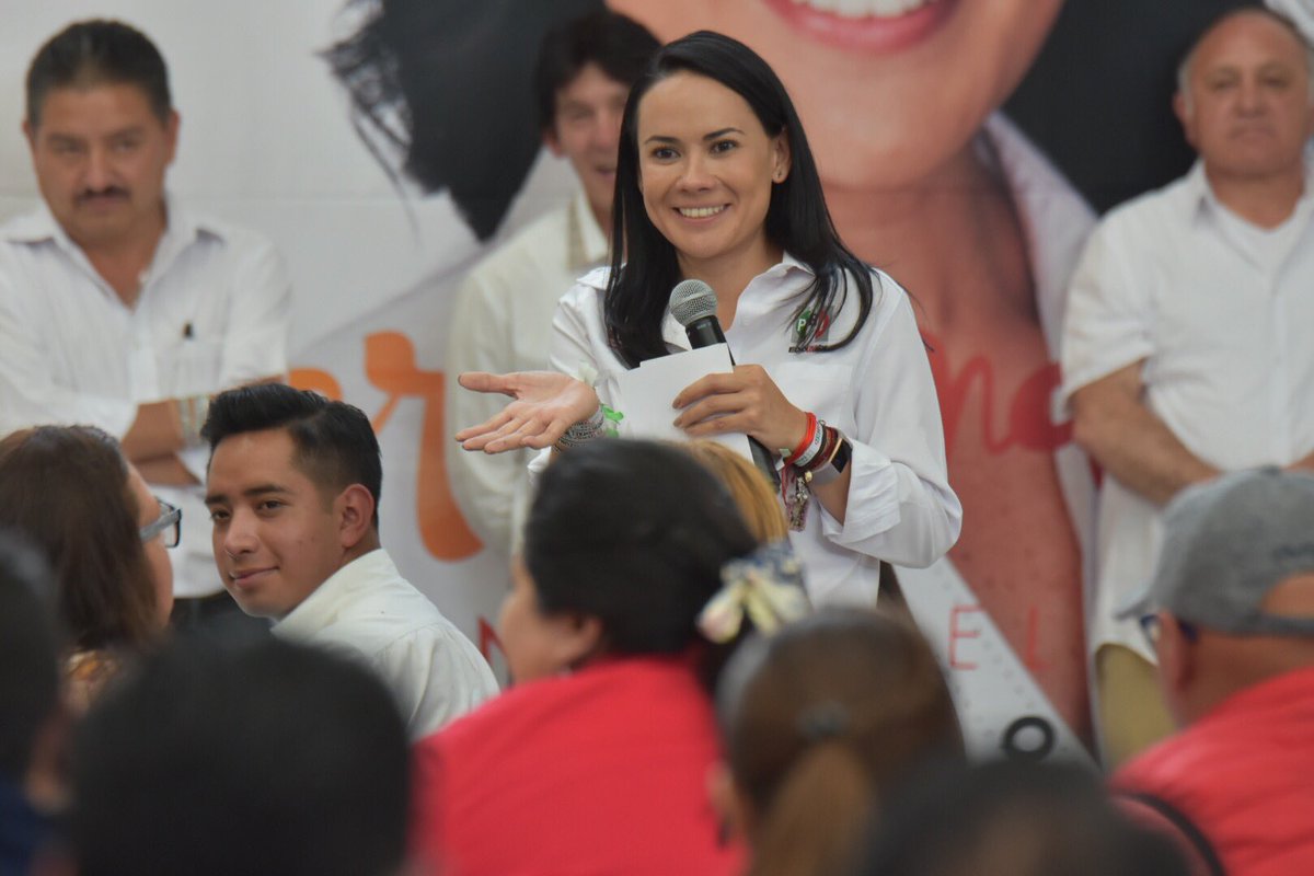 AlejandraDMV's tweet photo. Queremos a nuestros jóvenes fortalecidos, creando, produciendo, innovando. El tiempo de los jóvenes es ahora, somos el presente de México. Construyamos un país de éxito, esa, es tarea de todos!!! #AcumulandoKms https://t.co/5GPFLUUdGD