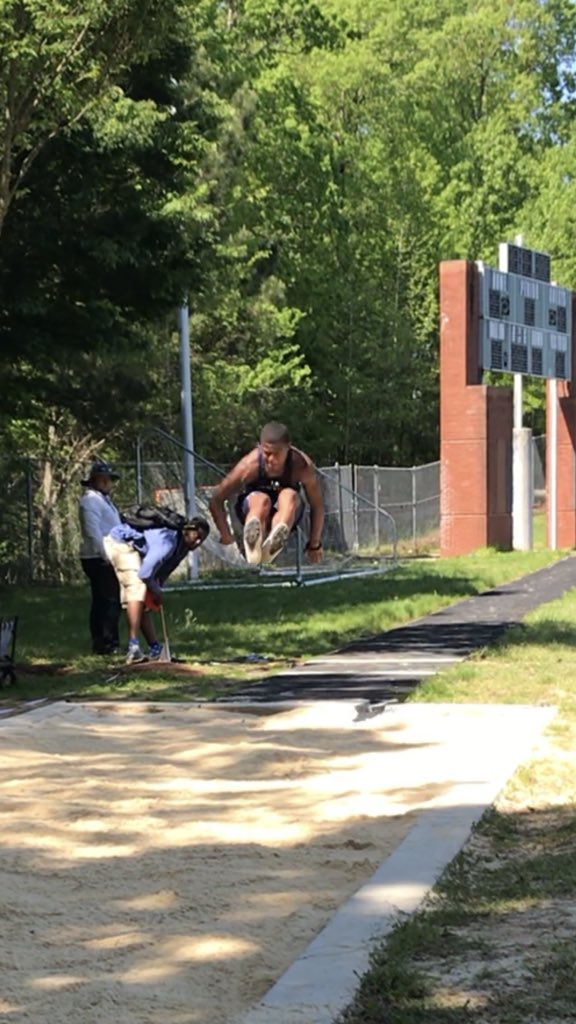 coachfaulk's tweet photo. What a day! Spent the morning doing a Community Service with the TEs and Specialists @NoteinthePocket where I ran my first 5K, watched my oldest son PR in long jump and got to celebrate @JaySam1k achieve a lifelong dream @steelers! Really doesnโt get much better than this! ๐๐ฝ https://t.co/sZrDkaB9cI