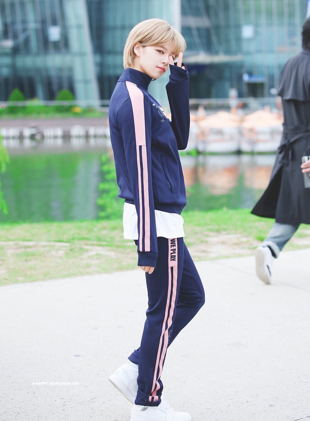 Twitter 上的 Dai ジョンヨン垢 1日1ジョンヨン8日目 ジャージ姿のジョンヨン 相変わらずの美貌でかわいいですよね ジャージ までも着こなしてしまうのか 1日1ジョンヨン Onceでいいねした人全員フォロー Onceでいいねrtした人全員フォロー T Co