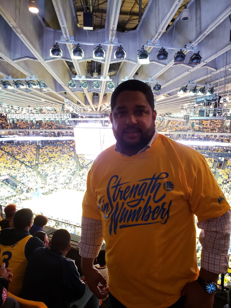DrEdwinEspinal's tweet photo. #Dubweiser #GoWarriors @StephenCurry30 https://t.co/aLPmgdwGeM