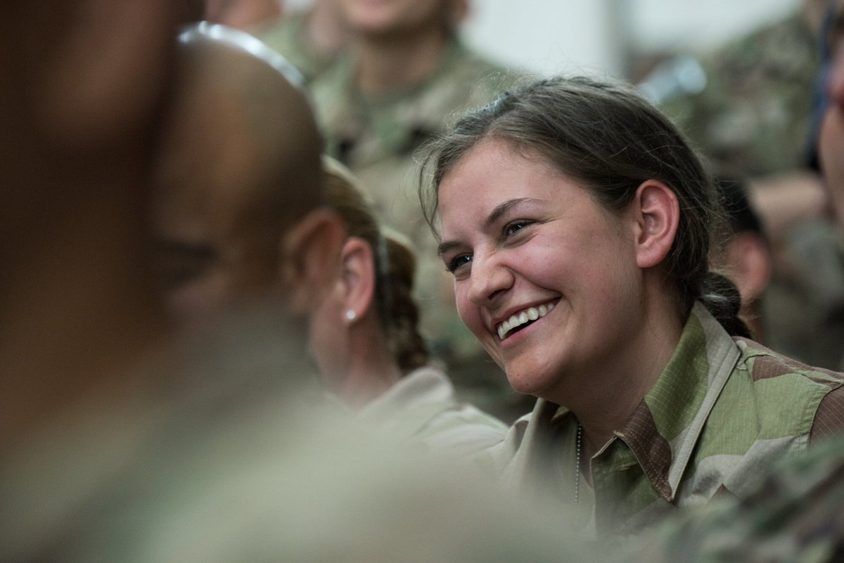 They say laughter is the best medicine. Definitely plenty of 😂 and good times on the #USOViceTour during their 6th stop in #Iraq. #BeTheForce