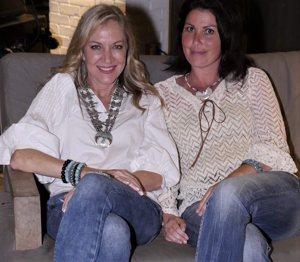 AlaquaRefuge's tweet photo. Less than an hour to go for the #SeasonFinale of #AnimalPD on #NatGeoWild. Our own #LaurieHHood will be live on Twitter at 9 CST to answer your questions. Only a few weeks ago #LaurieandBreezy celebrated at our premiere party. #LaurieLive https://t.co/3cp5DmUONT