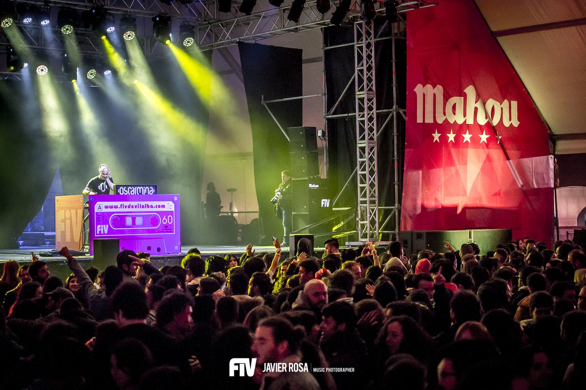 fivdevilalba's tweet photo. Y cerramos esta edición de #FIV2018 con los bailes que nos estamos pegando con @oscarminadj ¡Disfrutemos hasta que el cuerpo aguante! 
Foto: @javierphotorosa https://t.co/EnjU0RLl6L