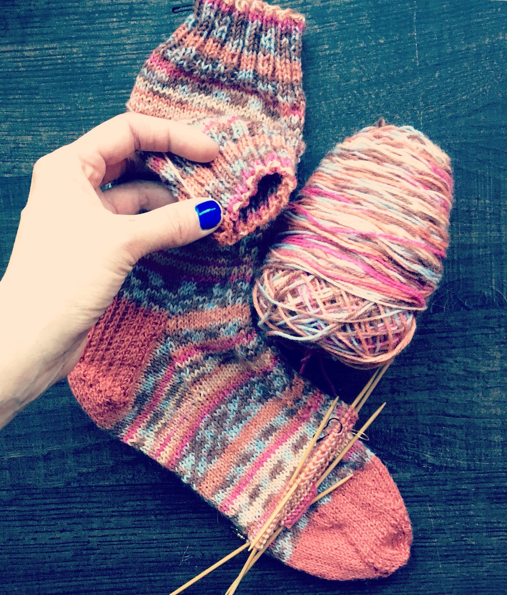 Aimeehj's tweet photo. Sock momentum strong. #secondsock #knitting #sokkenwol #sokken #strikk #stricken #stickning #strikking #knitter #knit #sockknitting #nevernotknitting #seashellsocks #opalgarn #opallovestory #lovestorymomente #wool #knittersoftheworld #boxofsocks #boxofsocks2018 https://t.co/MCCLevXM0R