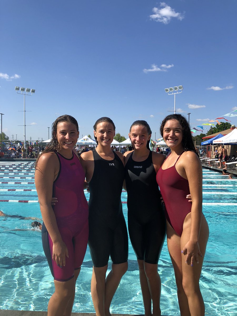 grraccemelloo's tweet photo. I’m suuuper proud of my girls 🤪 #sectionsbound https://t.co/tXcDf2aBAe