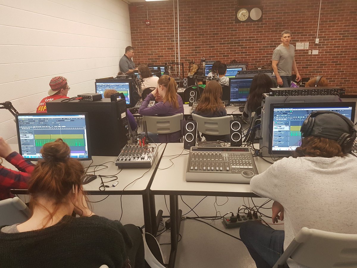 candacebayliss's tweet photo. STP students busy creating and recording their own clips and advertisements using SONAR during our radio broadcasting weekend!  @WRMSBrantford @WRMS_STP #blindlowvision #digitalenvironment #cakewalk https://t.co/JeveIxLYoo