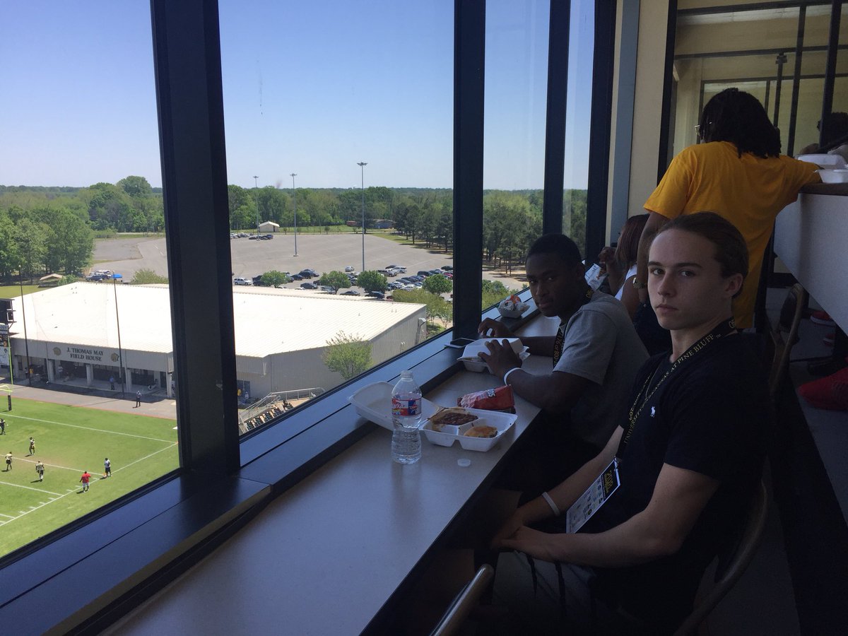 TrevStandridge's tweet photo. Great time today at #UAPB Spring football game!  🏈Thank you to the coaching staff for the hospitality! #goldenlions 
@ArElite100 @LeotisHarris2 @EarlGill10 https://t.co/IDt0QLj20b