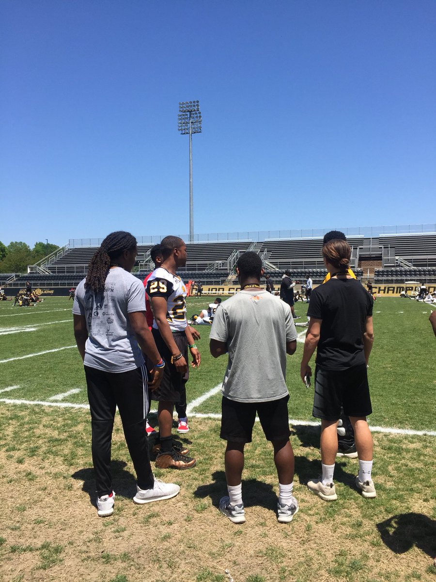 TrevStandridge's tweet photo. Great time today at #UAPB Spring football game!  🏈Thank you to the coaching staff for the hospitality! #goldenlions 
@ArElite100 @LeotisHarris2 @EarlGill10 https://t.co/IDt0QLj20b