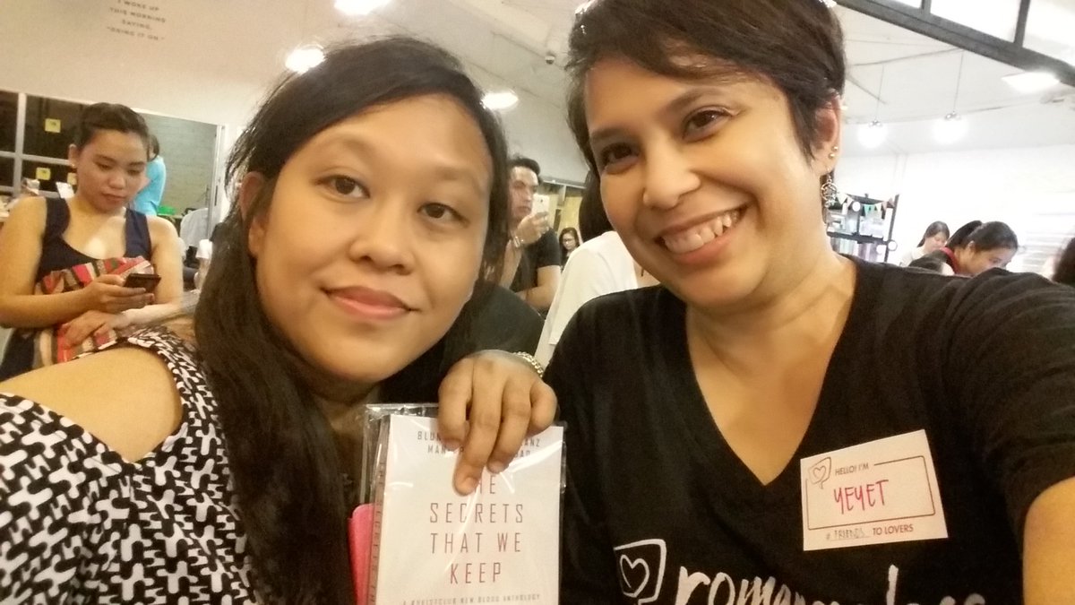 ysrealm's tweet photo. Saw @barbiebarbieto a few mins at the end of #AprilFeelsDay2018
Just enough time to slip her a non-romance book (I felt like a criminal dealing in illegal merch!). The other book she had was Enkwentro, so @bentchbites I wasn't the only one! #TheSecretsThatWeKeep #HeistClub https://t.co/RdJQdxaruq