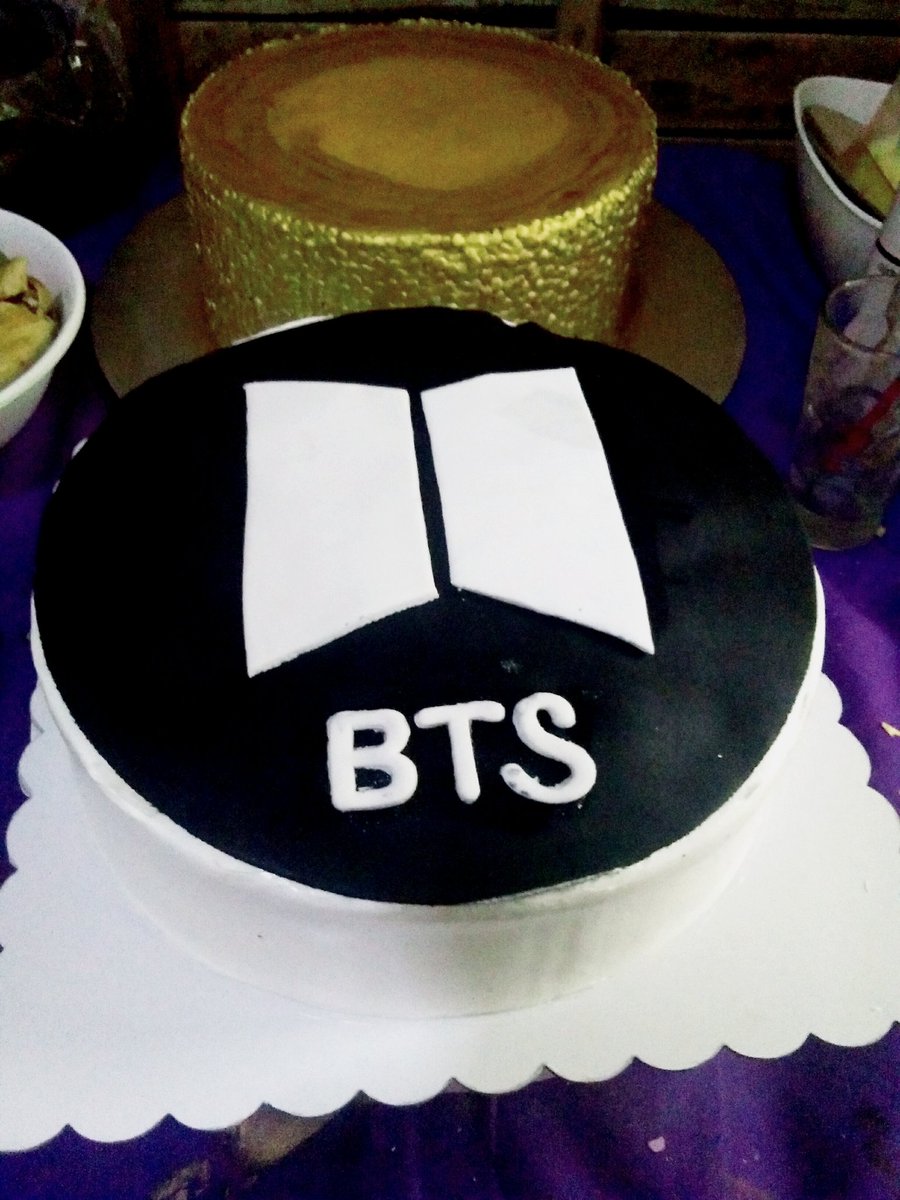 BTS Mae Kpop Cake, A Customize Kpop cake