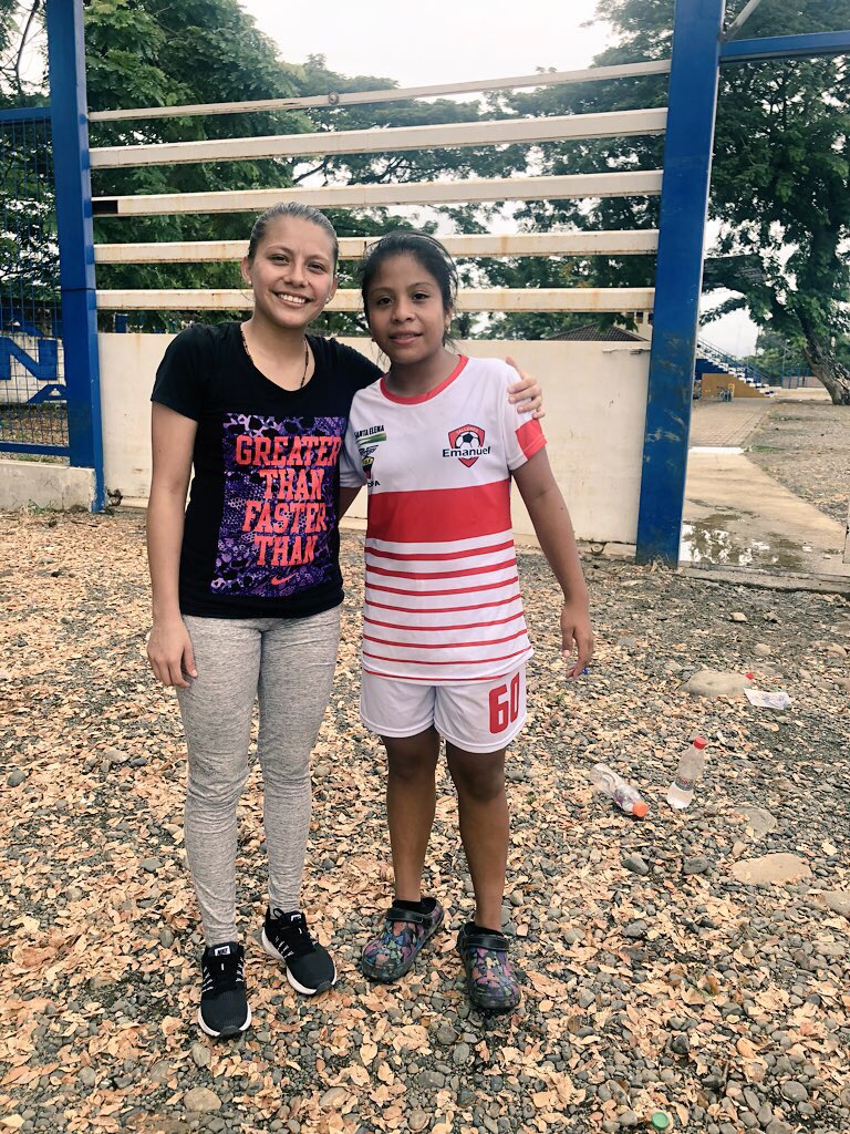 leisla_ag10's tweet photo. Hoy fue una buena jornada de fútbol #TalleresEmanuel obtuvimos la victoria ante @Club7deFebrero en babahoyo #FutbolFemenino #CampeonatoNacional #SerieA #Zurdas 🙋🏻‍♀️ @Angie6Ponce #peninsulares 😊 @Confa2014 @PasionFutbolFem @FEFecuador https://t.co/lilcLedrzY