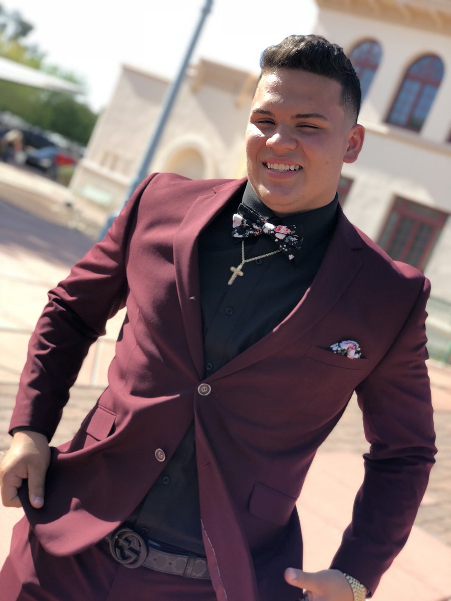 MissV_Vezeau's tweet photo. @NicksMenswear @iam_pjv7 #prom2k18 #juniorprom #nicksprom https://t.co/kDGnX0lus0