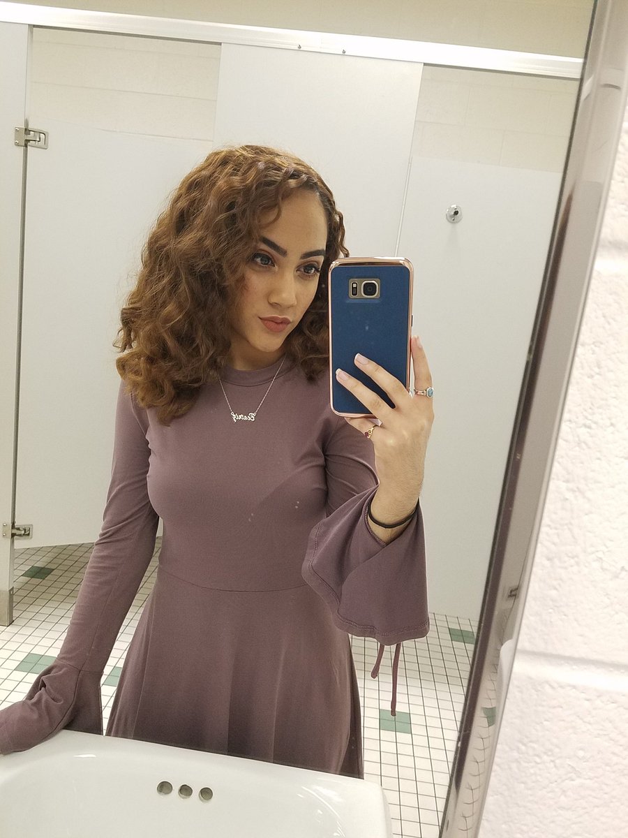 Beatriz_Emely's tweet photo. "she didn't look nice, she looked like art. and art isn't meant to be nice, it's meant to make you think."
#toomuchselfconfidence #foronce #ornotenough? https://t.co/bhlEC1upty