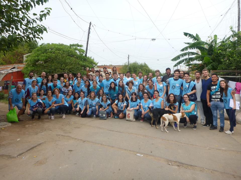 ExpLatinAmerica's tweet photo. Last Thursday we participated at a unique activity,organized by #RíePibito. A very active group of volunteers coordinated by prof.Luis Veggi,bring the help of the Universities inside one of the poorest area of Rosario, where most of the people do not have access to basic services https://t.co/5wNhUTqw0W