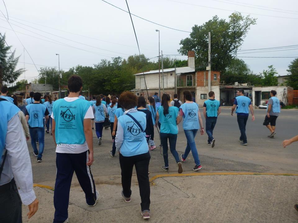 ExpLatinAmerica's tweet photo. Last Thursday we participated at a unique activity,organized by #RíePibito. A very active group of volunteers coordinated by prof.Luis Veggi,bring the help of the Universities inside one of the poorest area of Rosario, where most of the people do not have access to basic services https://t.co/5wNhUTqw0W