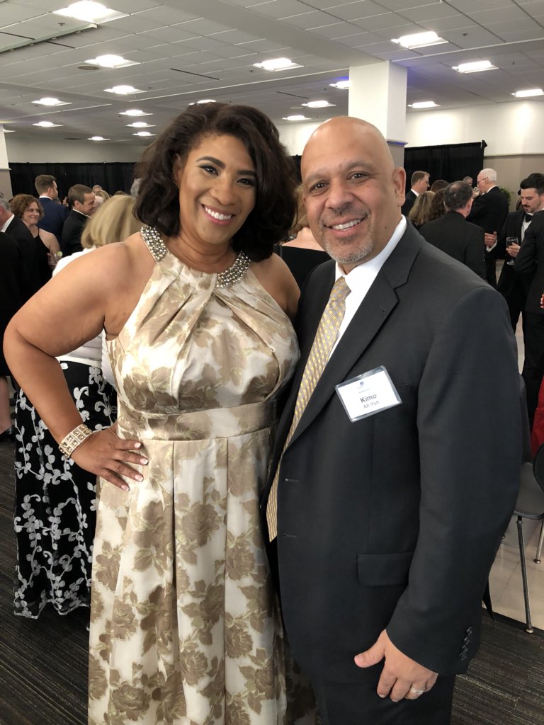 ProvostKimo's tweet image. National Alumni Awards with @MUCollegeofComm alum and Service to Marquette Award winner Valerie Wilson Reed (‘79). An honor to have her as an alum.