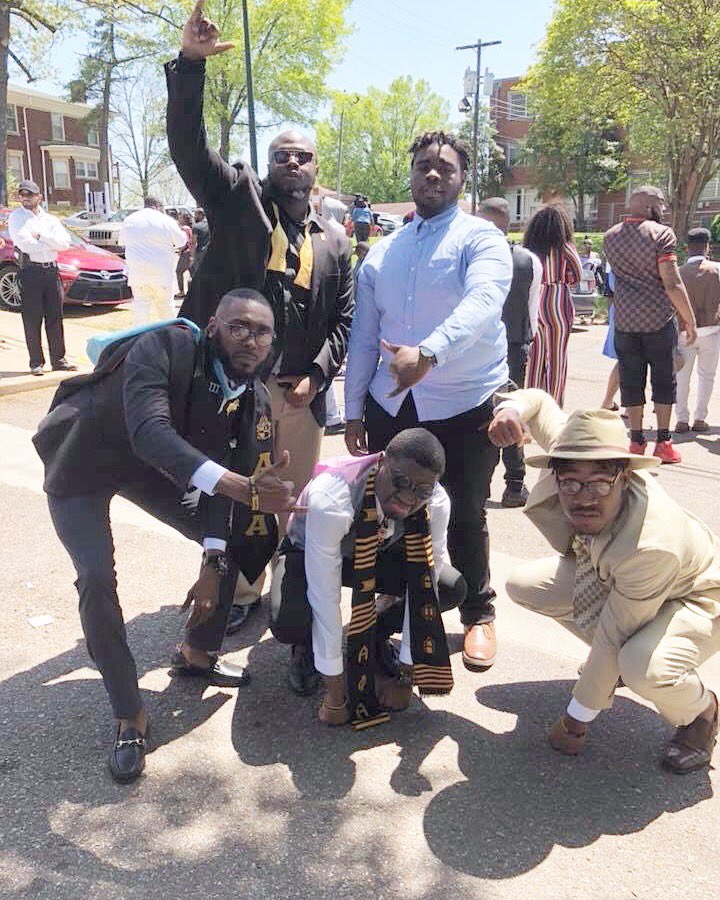 BigPlusUltra's tweet image. Y’all just don’t understand how great our bond is I love my LBs. We’re missing 2 in this picture but my line is solid fasho. #BetaPi #59thHouse #Spring17VsEverybody 🤙🏾❄️🦍