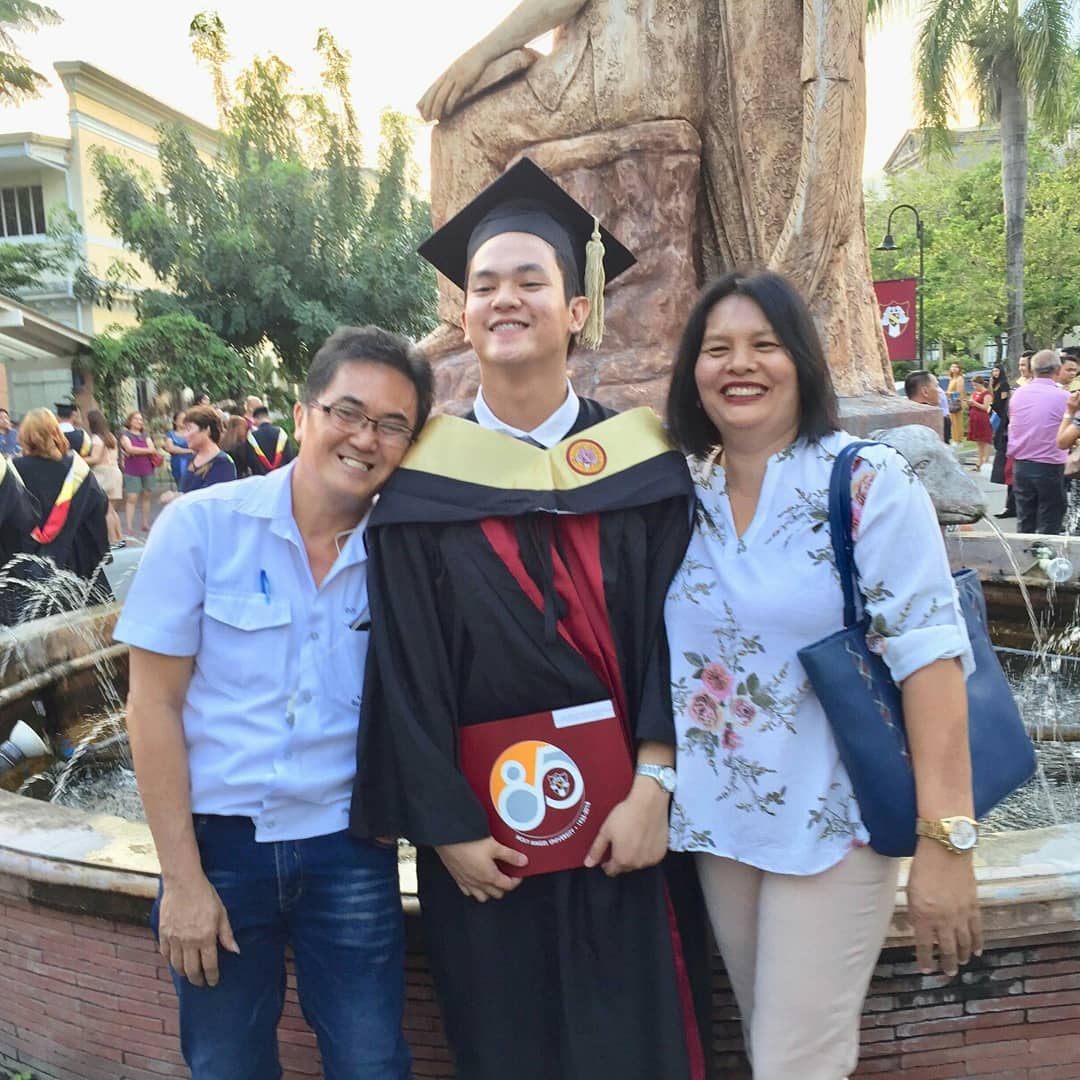 Jmpoli_'s tweet photo. Agik graduate na po yung sakit sa ulo hahaha! https://t.co/UcANTnqYk5