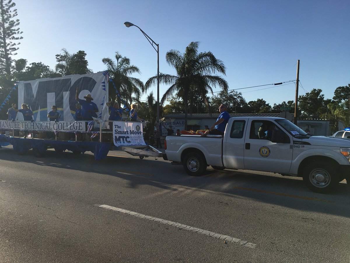 RudyKeezer's tweet photo. Wonderful floats and bands at the parade! #wemanatee https://t.co/jvrkKZGSrD