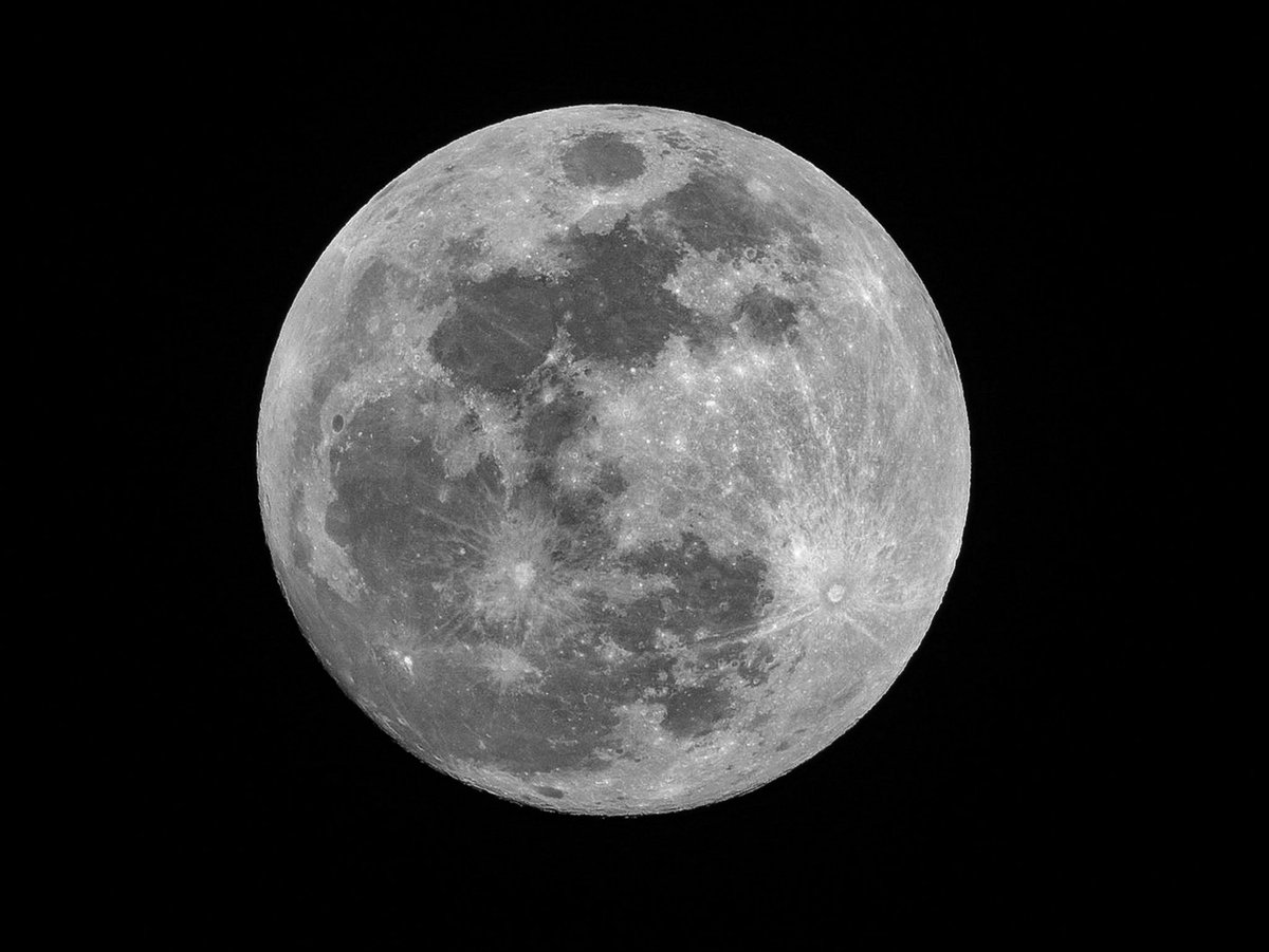 TheMindfulMomnt's tweet photo. Can you feel the energy building? We are excited to share our lunar energy meditation with you! Keep an eye out for it tomorrow!
SUBSCRIBE to our channel here: https://t.co/UgewCota3S
#FullMoon #lunarenergy #moon #meditation #relaxingmusic #moonfrequency #drawingdownthemoon https://t.co/HUpTEZBdyU