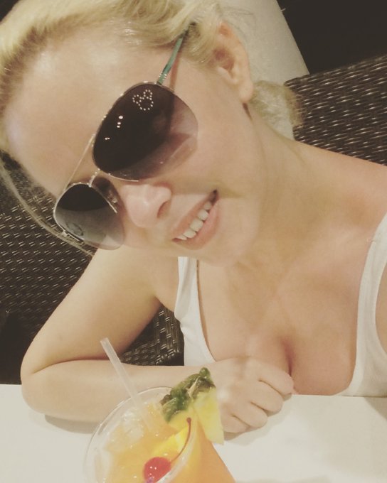 Sloshed and loving #florida 😍 never wanna leave #cocktails #eaterslides and sunshine ☀ x https://t.c<a href="/tag/florida"class="tags">#florida</a><a href="/tag/cocktails"class="tags"><span>#cocktails</span></a><a href="/tag/eaterslides"class="tags"><span>#eaterslides</span></a>