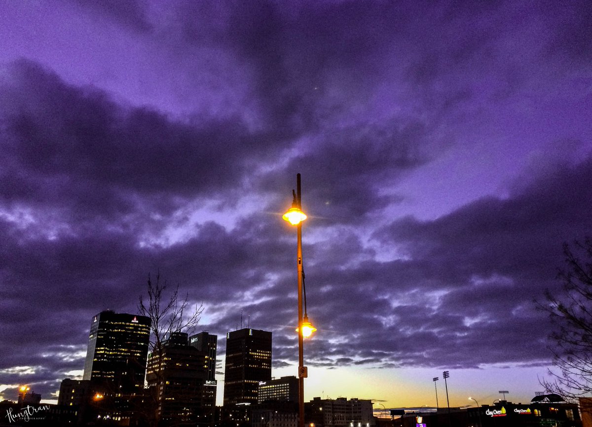 thung160's tweet photo. Winnipeg Purple Sky at Night #iphone5s click for full size of 2 pics please
#hungtranfoto #lightroom #iphone5s #spring #night #sunset #sky #cloud #winnipeg #manitoba #canada 🇨🇦️
HQ: https://t.co/tQJthw7Mxd https://t.co/E9A0KDJxkk