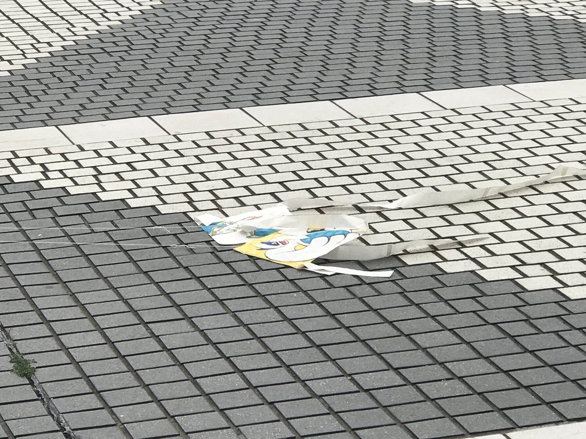 しぶとい中川翔子 Auf Twitter ぽけんち みんなで凧揚げ 楽しかったなあ 風のルギアの絵を描いたけどわたしの凧すげい低空飛行したw 最終的には風に乗って高く上がって嬉しい