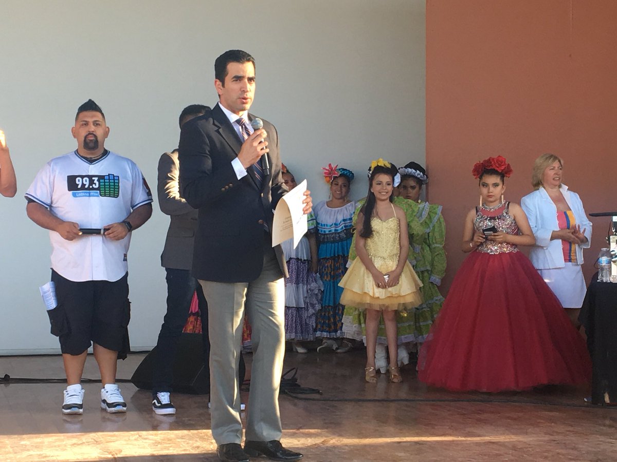 RepKihuen's tweet photo. Enjoying delicious food and great entertainment at the Celebrando @HispanicFest! Always great to see my good friends BMX champ @Ricardo_Laguna, boxing champ @JVargasBoxing &amp; @angelvescamilla. #NV04 https://t.co/EU8sHIIYOK