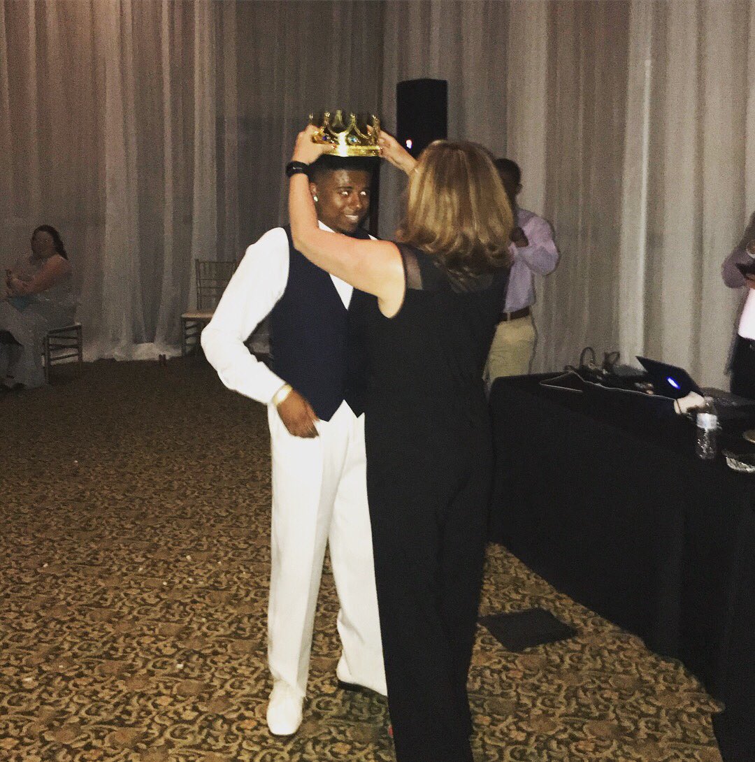 AutumnOBryanCCS's tweet photo. Introducing our Prom King and Queen, Andre and Erin #aroaringgoodtime https://t.co/hM0laYZD2I