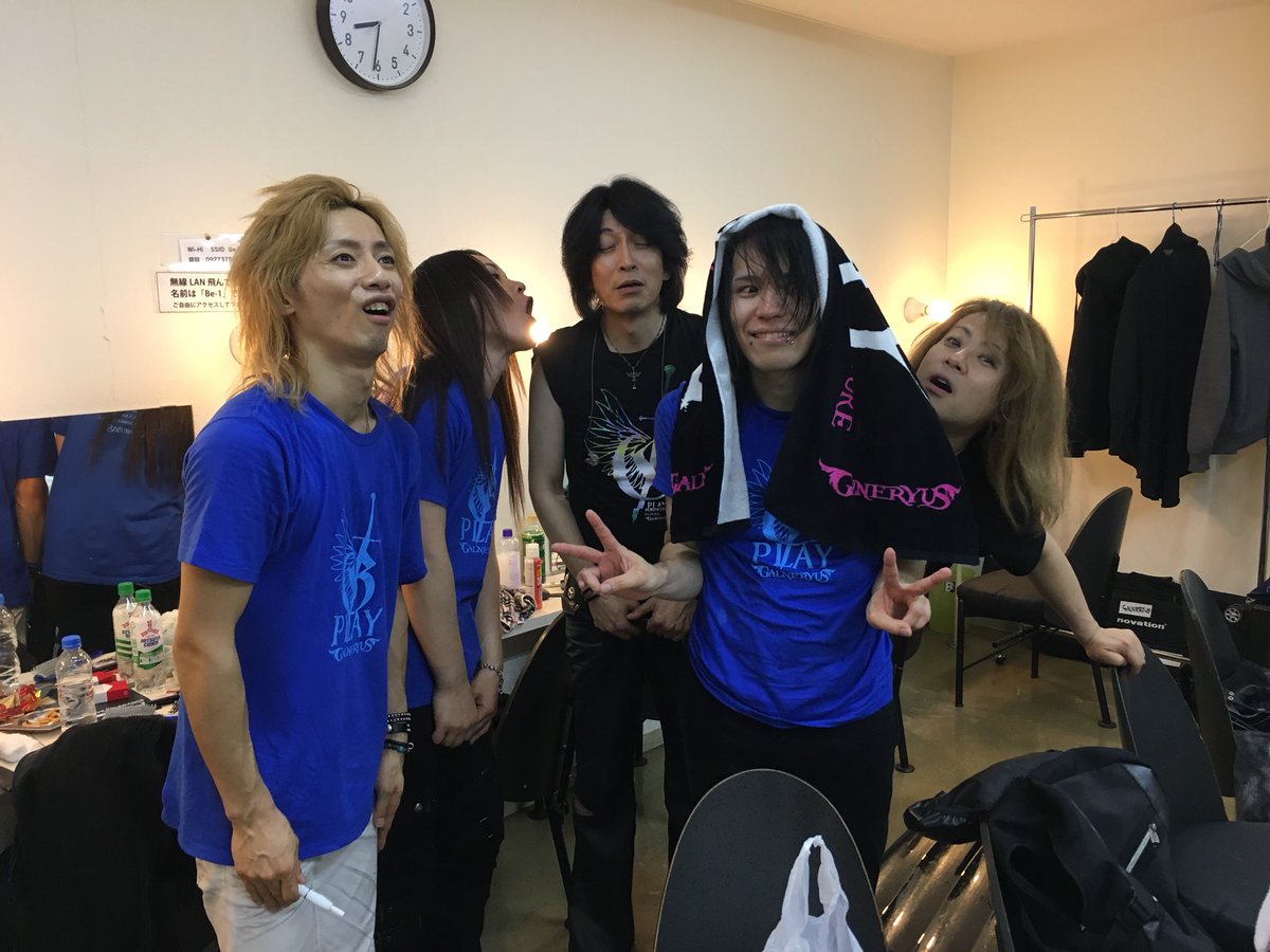GALNERYUSOFFIC2's tweet photo. 昨日は福岡Drum Be-1公演にお越し下さいまして誠にありがとうございました‼️ 皆様の温かな応援をメンバー一同心から感謝しております‼️
次回の福岡公演も、心よりお待ちしております‼️

本日はまもなく12:00よりタワーレコード福岡店にてインストアイベントです🔥 https://t.co/G6dpG2N5ak