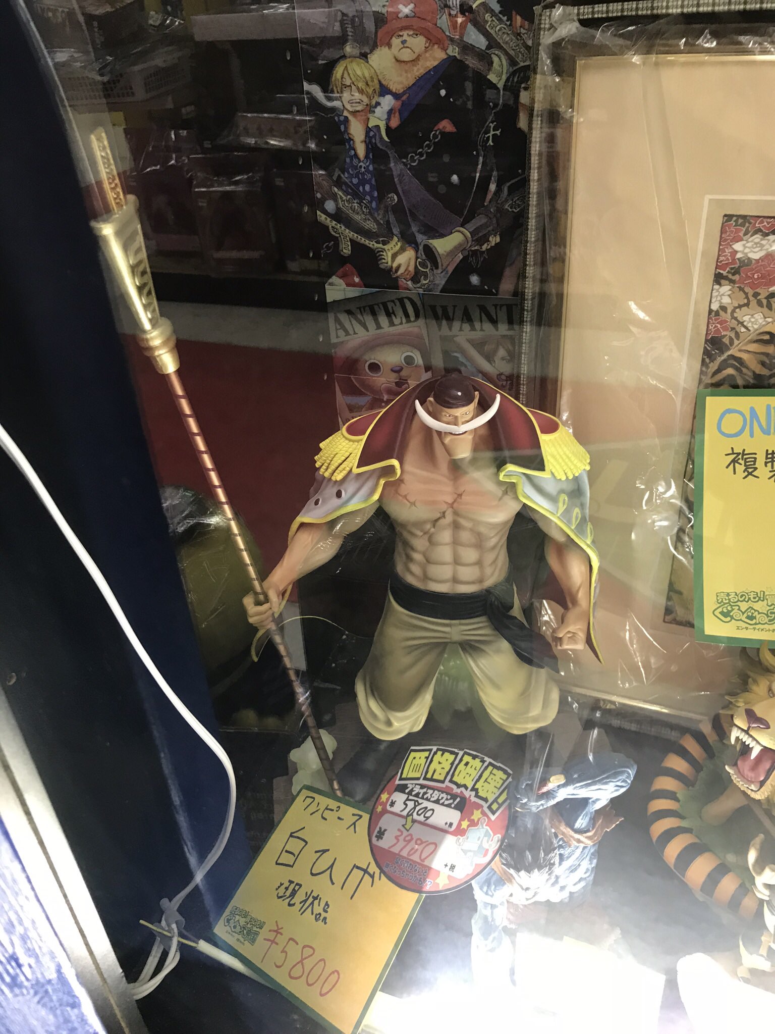 Kei One Piece垢 ドドーン ぐる帝に行って白ひげ買ってきちゃいましたー 箱無しだけど 2千円くらい安くなってたから衝動買いしちゃった笑笑 このフィギュアとにかくでかい 薙刀のインパクト 調べてみたら一番くじのマリンフォード編なのか