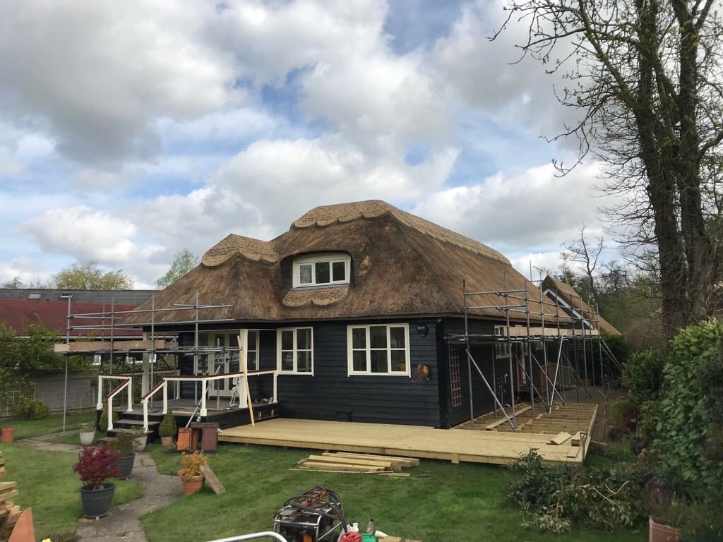 AngliaCo's tweet photo. Latest job completed in Hoveton. Nice new ridge and a tidy up of the old reed work. #thatch #Norfolk #hoveton #NorfolkBroads #norfolkhour #Thatching https://t.co/mFSTULpiyo