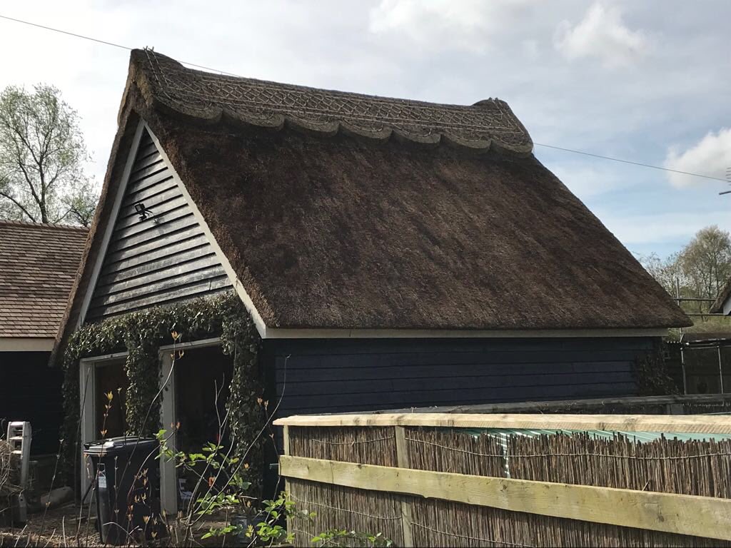 AngliaCo's tweet photo. Latest job completed in Hoveton. Nice new ridge and a tidy up of the old reed work. #thatch #Norfolk #hoveton #NorfolkBroads #norfolkhour #Thatching https://t.co/mFSTULpiyo