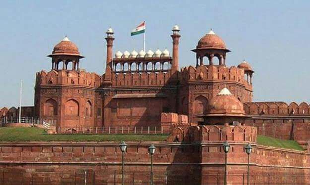 SeemaBhawani's tweet photo. ऐतिहासिक विरासत होने के साथ साथ लाल किला जो हमारे देश की आजादी का प्रतीक व गौरव है उसे ही 5 साल के लिए डालमिया को गिफ्ट कर दिया। यह प्रधानमंत्री है या देश को लूटाने वाला है 
#RedFortSold 
#RedFortScam 
@AshokTanwar_INC 
@pkgurgaon 
@INCHaryana 
@SakharamaS 
@INCDelhi https://t.co/3bp3SMoTNf