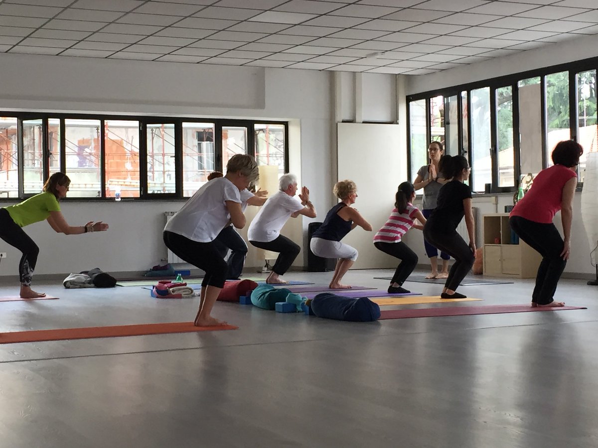Dimensionedea's tweet photo. Prove ed errori su utkatasana “la seggiola” al corso di yoga neofiti presso il centro DEA a Legnano. #yoga #yogapose #yogalegnano #deayogalegnano #centrodea #functionnotfashion #yogamovimentopostura #dimensionedea https://t.co/nGMCszoECG
