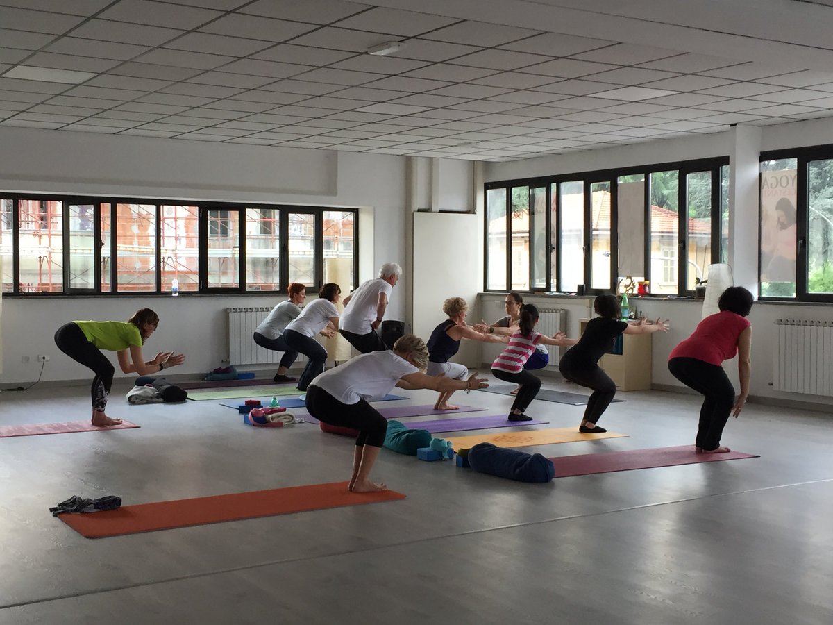 Dimensionedea's tweet photo. Prove ed errori su utkatasana “la seggiola” al corso di yoga neofiti presso il centro DEA a Legnano. #yoga #yogapose #yogalegnano #deayogalegnano #centrodea #functionnotfashion #yogamovimentopostura #dimensionedea https://t.co/nGMCszoECG