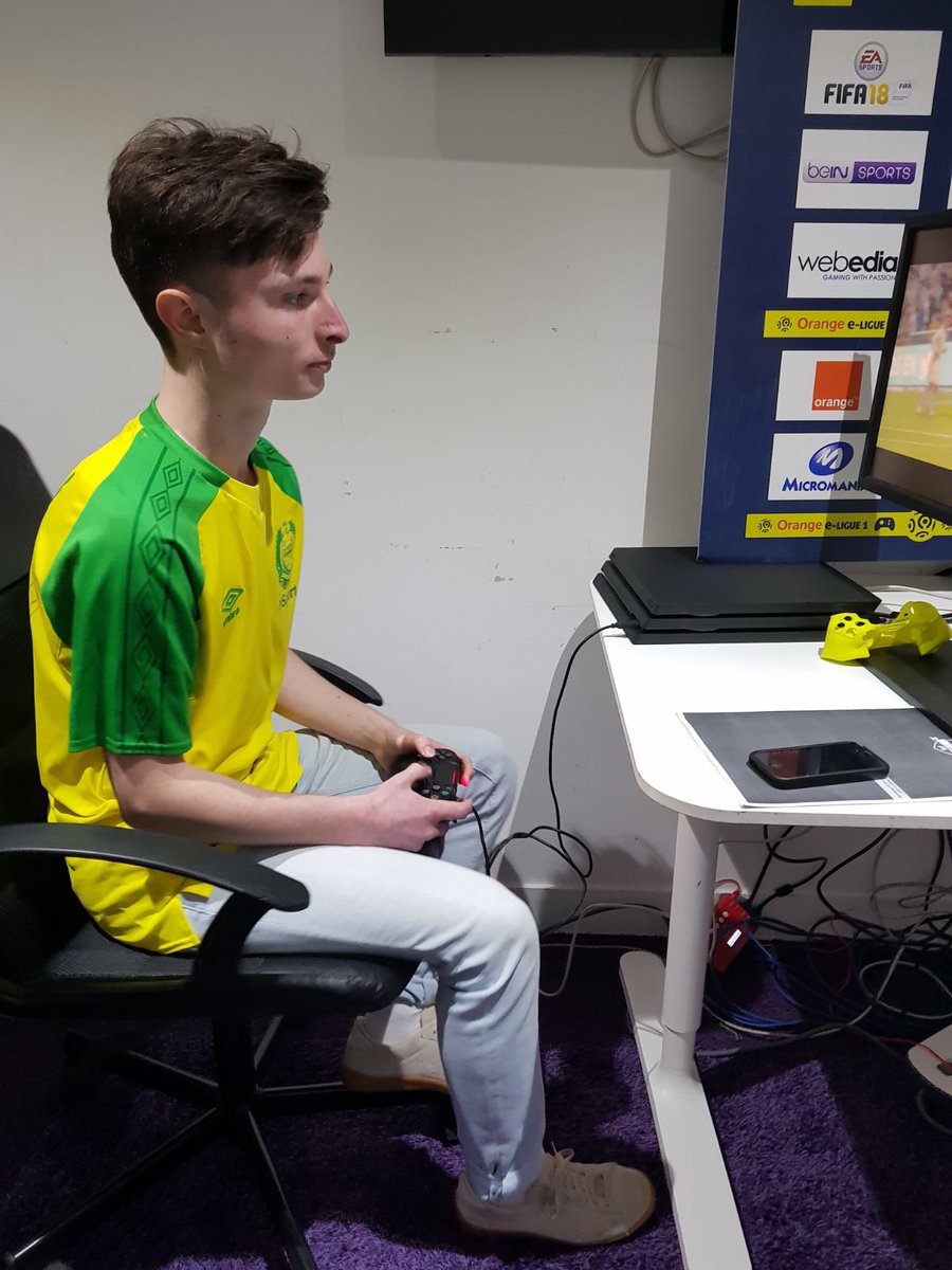 Snake_eSport's tweet photo. Aujourd’hui, c’est au tour de @MattanFIFA de porter les couleurs du @FCNeSport pour les phases finales de l’@Orange_eLIGUE1 PS4. Premier match à 10h puis deuxième à 10h30. Let’s gooooo ! #SnakePower #OrangeELigue1 https://t.co/sp5UizIsOJ
