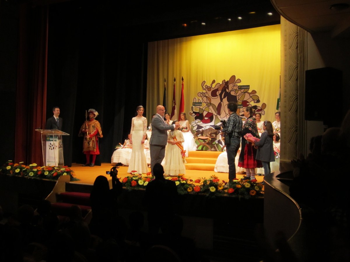 cristoblcabezas's tweet photo. Acto de Proclamacion y Exaltacion de las reinas de la #FiestadelOlivo de #Mora (#Toledo) #FDO #FDO2018 #AOVE https://t.co/L81zUlTHtT