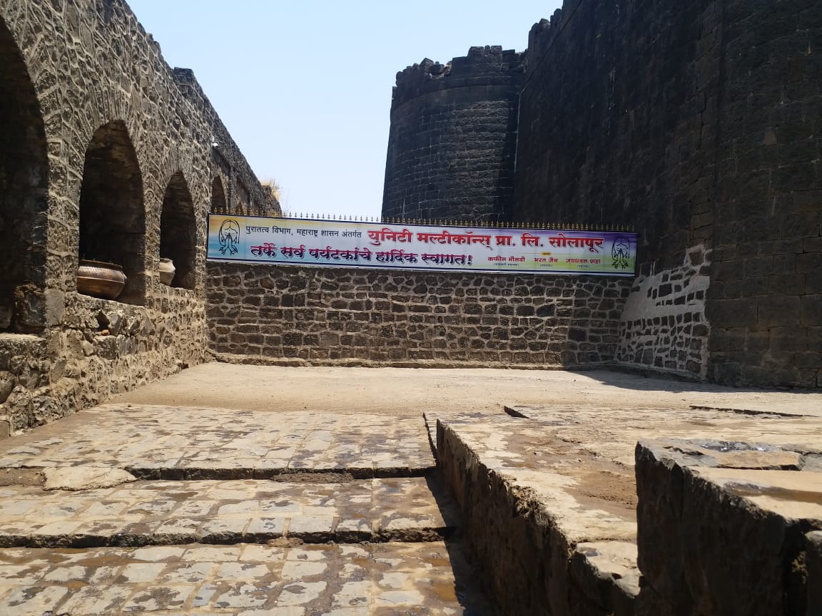 keshavupadhye's tweet photo. Naldurga fort in MH is adopted by Unity Multicons Pvt Ltd. under Vaibhav Rajya scheme of the MH Congress govt. MoU was signed between two in August 2013 Company’s name is written all over the fort. Why is Congress opposing now?...2(5) #RedFortAdoptionRow https://t.co/T7DuAAwct8