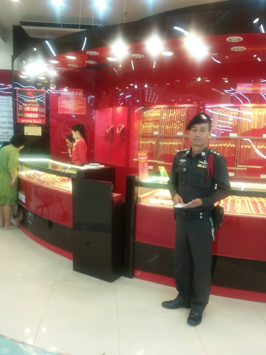 NUTCHARPHOL's tweet photo. งานป้องกันปราบปราม : รปภ.สภานประกอบการเข้มในวันหยุด
29 เม.ย.61 ภายใต้การอำนวยการของ ▪พ.ต.ท.คมสรรค์ รัตนแสง
รอง ผกก.ป.สภ.วารินชำราบ
มอบหมายให้
▪ร.ต.อ.ศรชัย บุญส่ง ร้อยเวร 20พร้อมสายตรวจรถยนต์โล่02
▪ตรวจรักษาความปลอดภัย ธนาคาร ร้านทอง สถานประกอบการในพื้นที่
▪เพื่อป้องกันเหตุ https://t.co/Dh6E9UQ38f